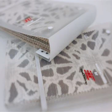 Обложка из полипропилена с книгой с образцами, напечатанной методом шелкографии